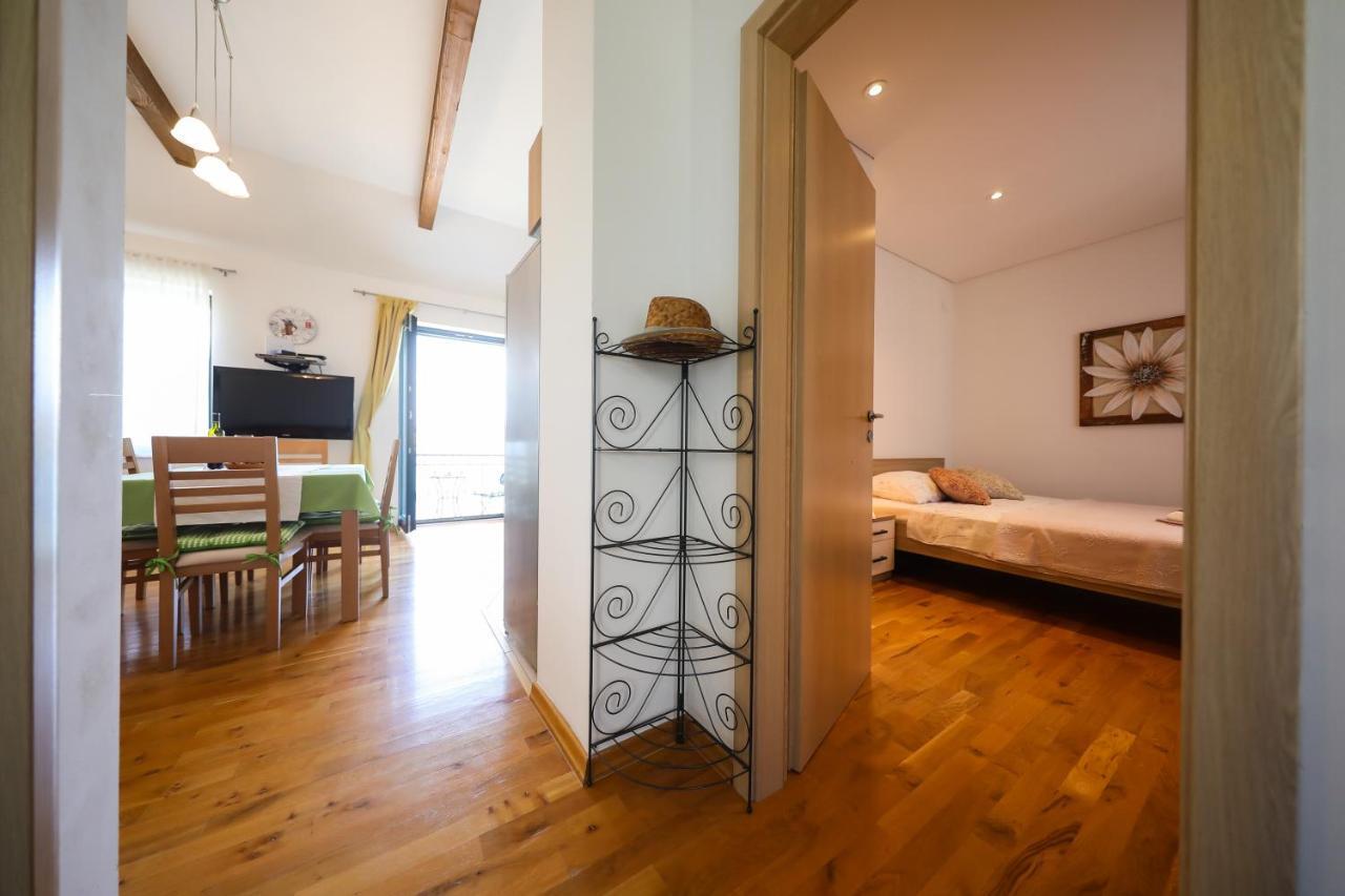 Apartment Milka With Sea View 迪斯诺 外观 照片