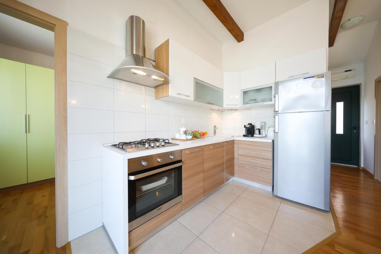 Apartment Milka With Sea View 迪斯诺 外观 照片