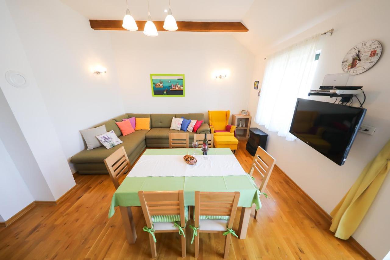 Apartment Milka With Sea View 迪斯诺 外观 照片